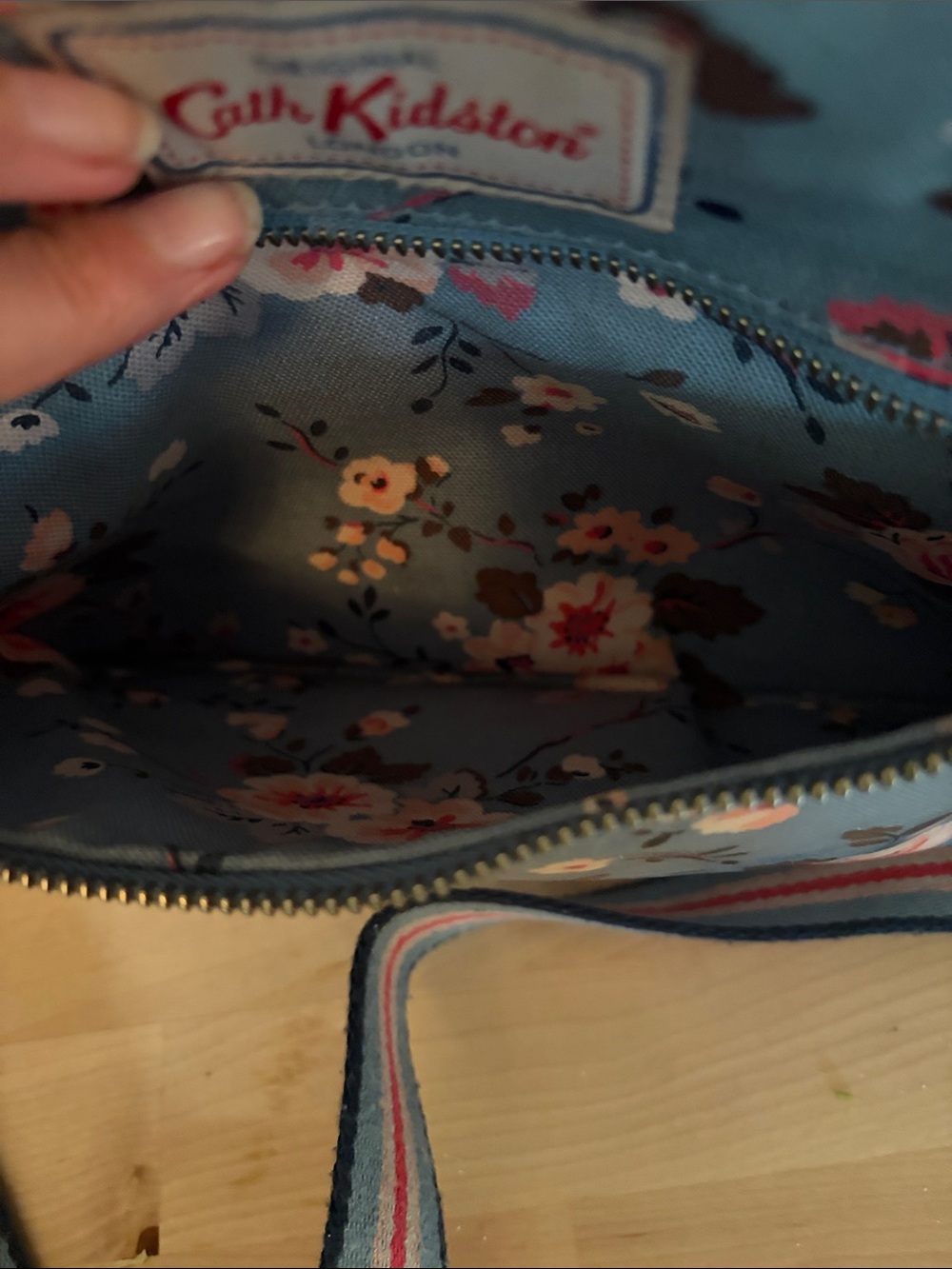 Large Cath Kidston Floral Crossbody - Picture 4 of 12